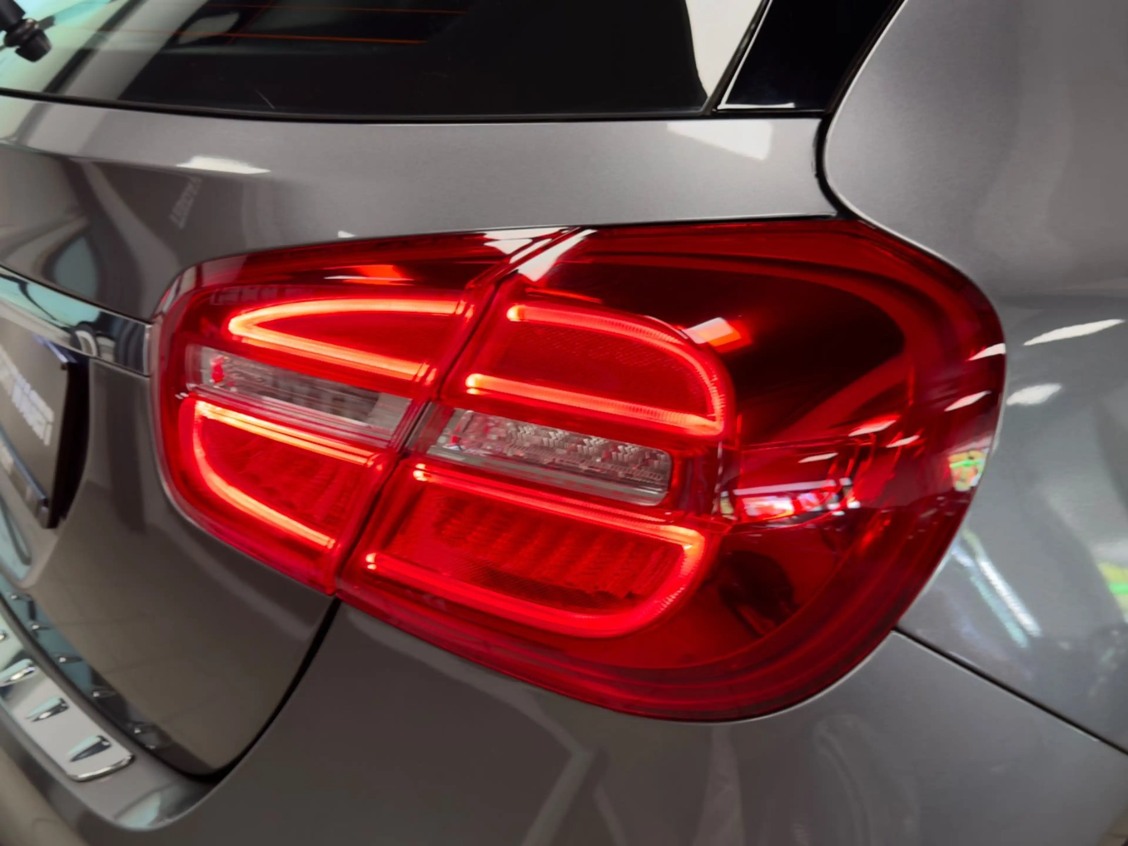 Mercedes-Benz GLA 180 AUT. NUR 13.397KM NAVI XENON TOPZUSTAND! — photo 12