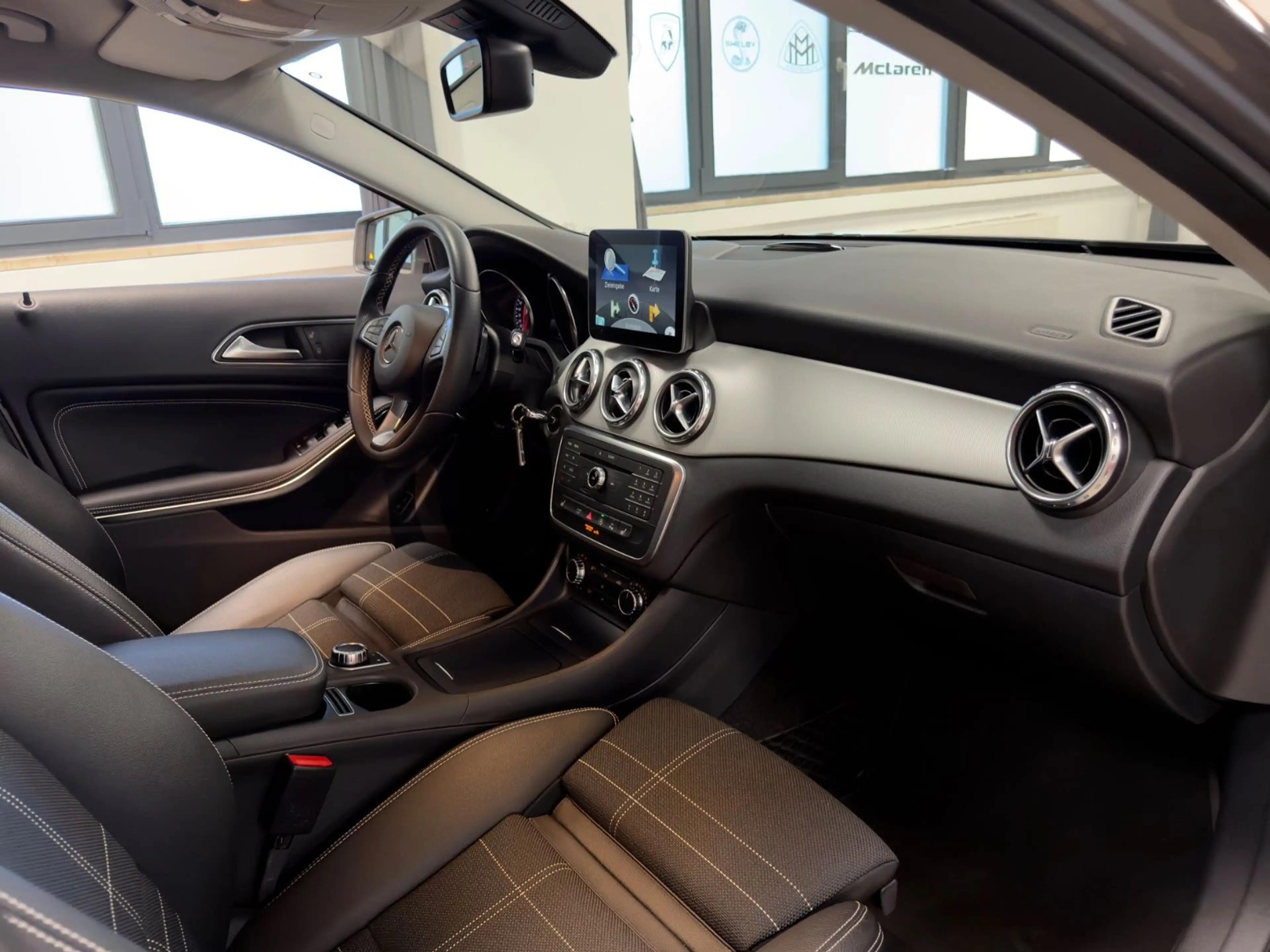 Mercedes-Benz GLA 180 AUT. NUR 13.397KM NAVI XENON TOPZUSTAND! — photo 26
