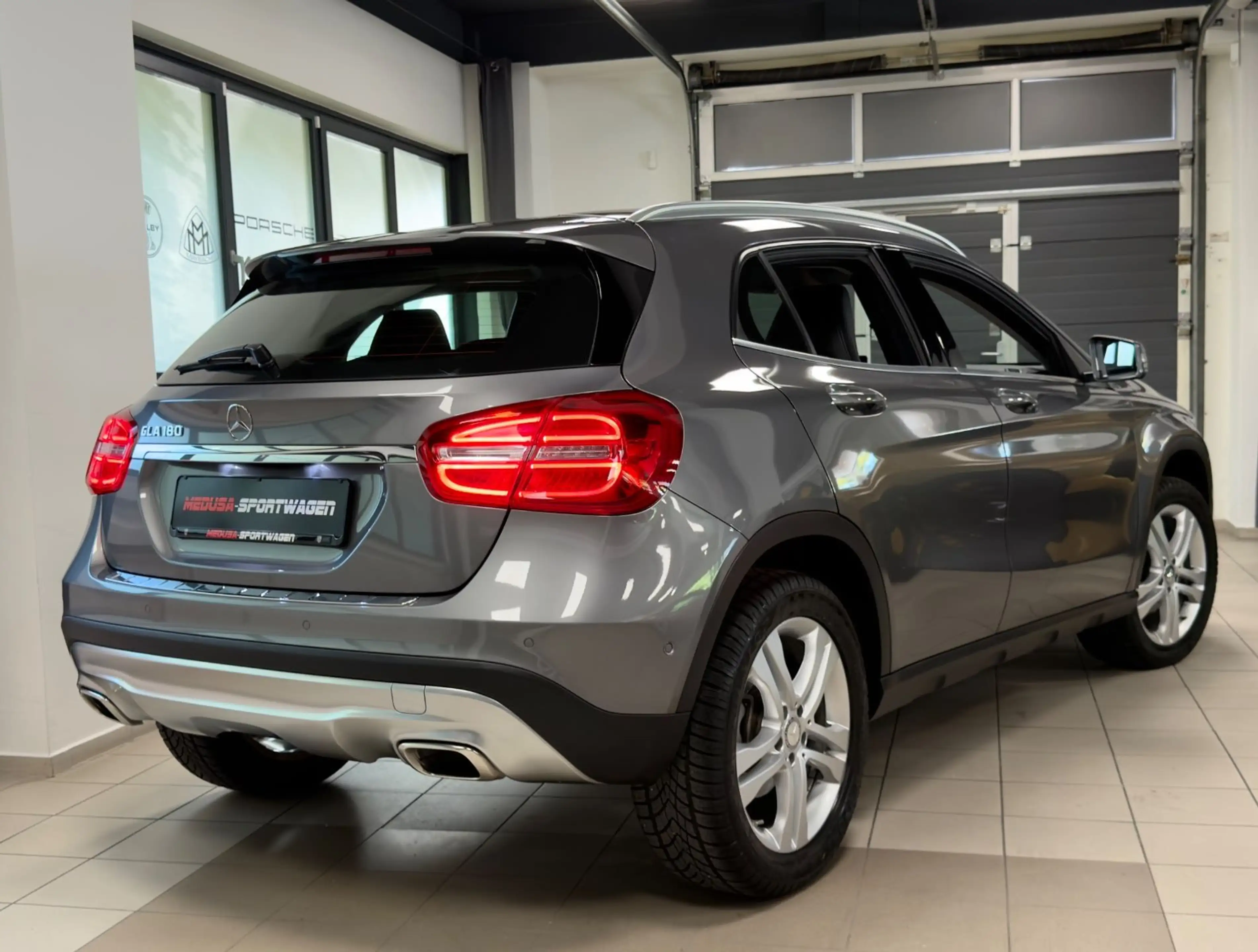 Mercedes-Benz GLA 180 AUT. NUR 13.397KM NAVI XENON TOPZUSTAND! — photo 4