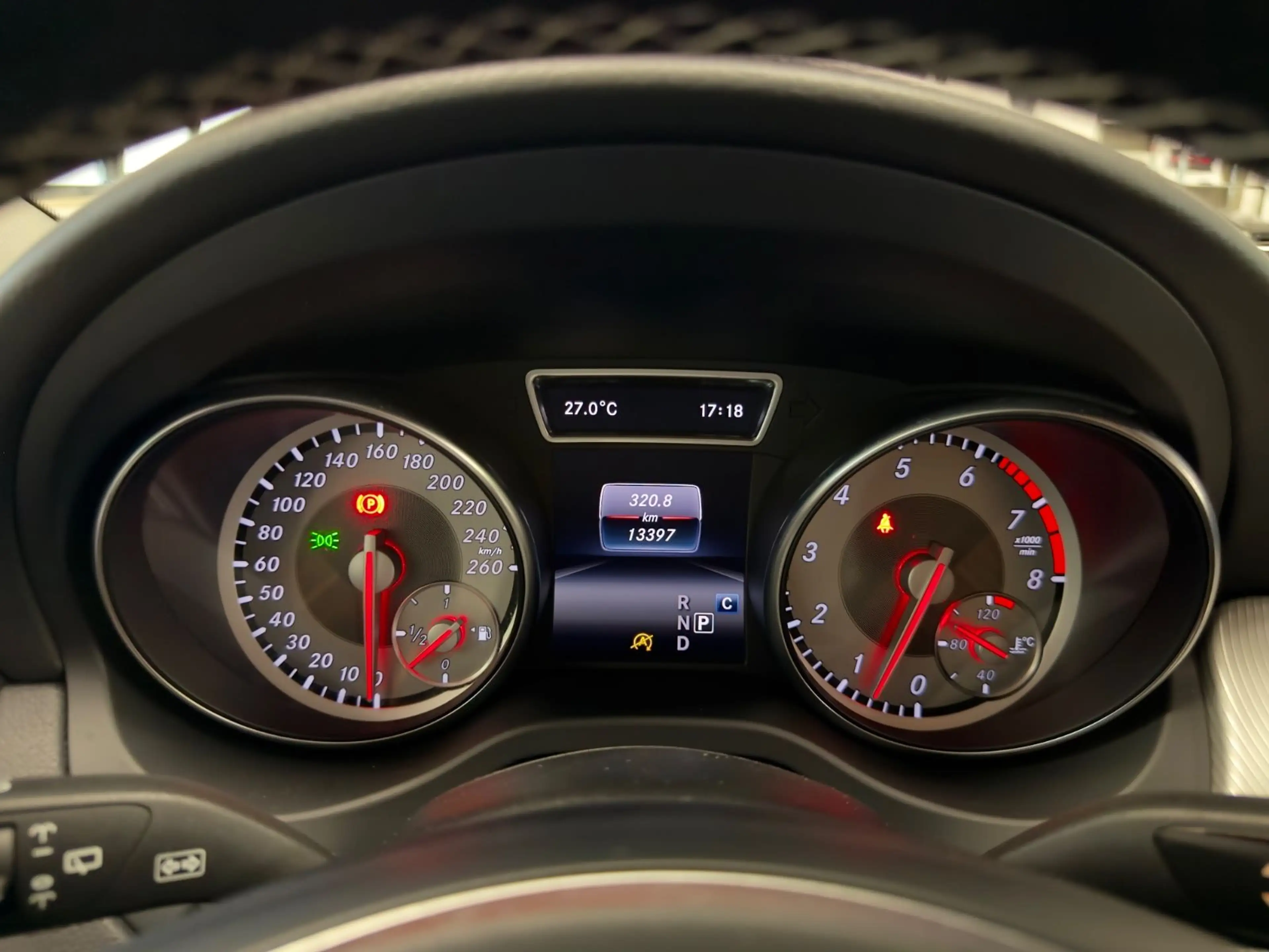 Mercedes-Benz GLA 180 AUT. NUR 13.397KM NAVI XENON TOPZUSTAND! — photo 38