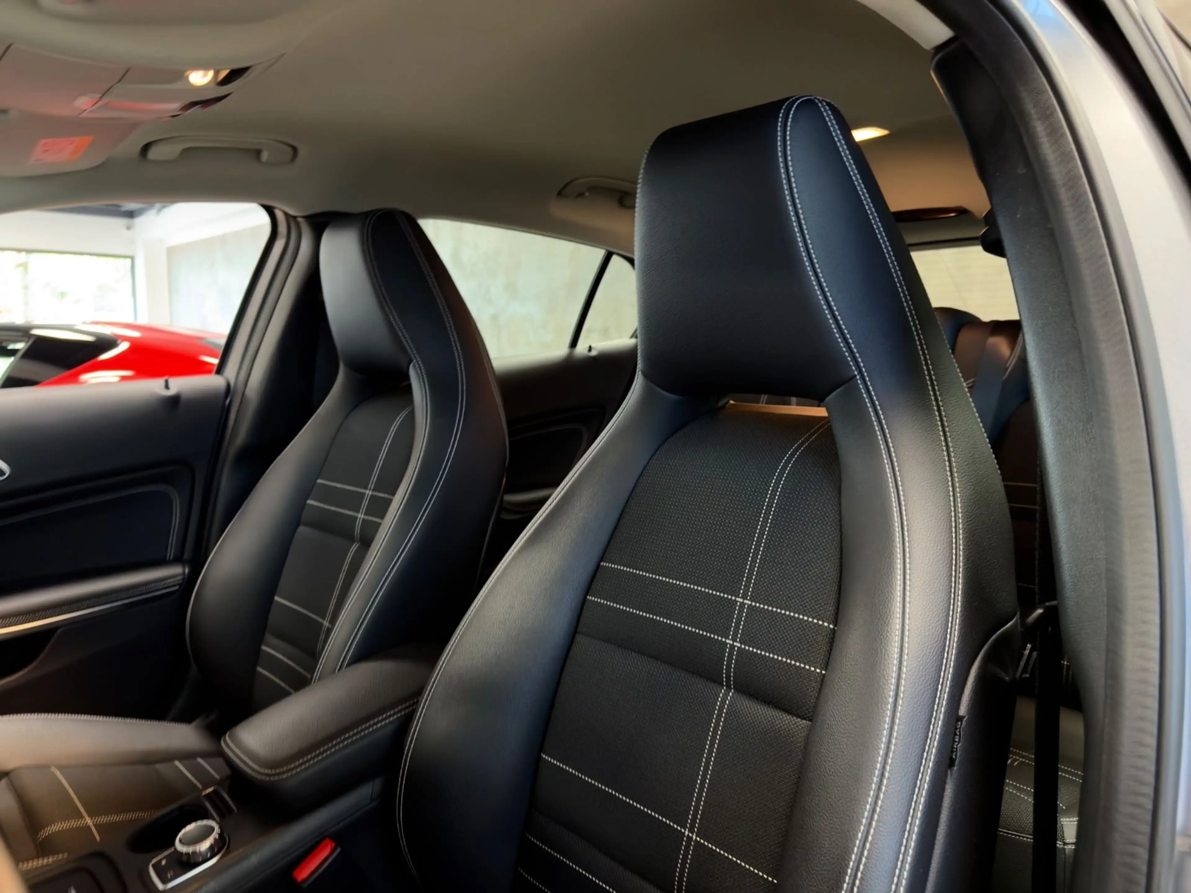 Mercedes-Benz GLA 180 AUT. NUR 13.397KM NAVI XENON TOPZUSTAND! — photo 19