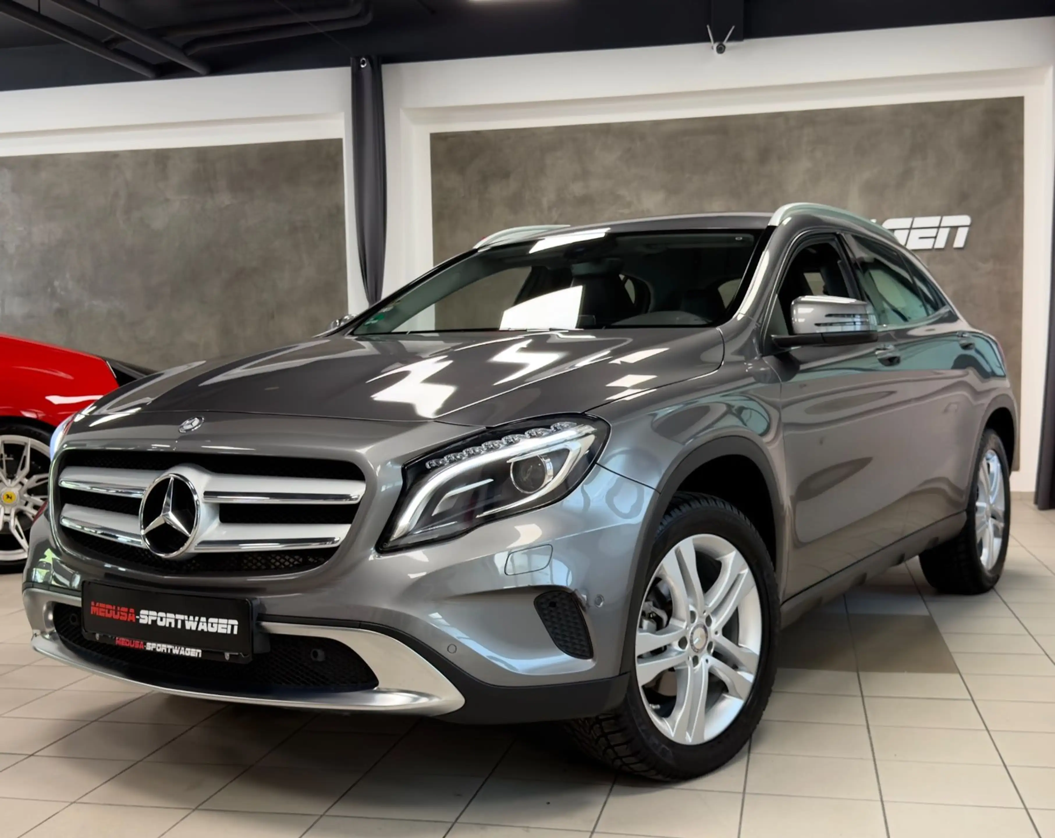 Mercedes-Benz GLA 180 AUT. NUR 13.397KM NAVI XENON TOPZUSTAND! — photo 3