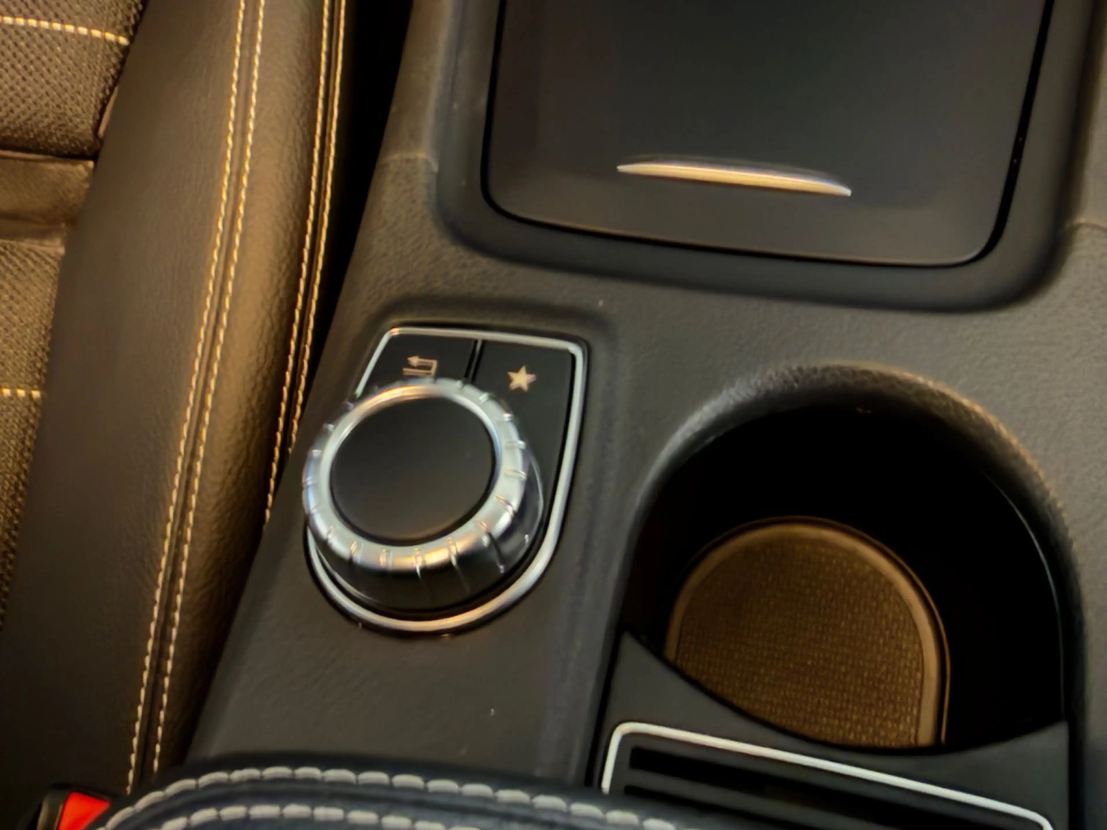 Mercedes-Benz GLA 180 AUT. NUR 13.397KM NAVI XENON TOPZUSTAND! — photo 30