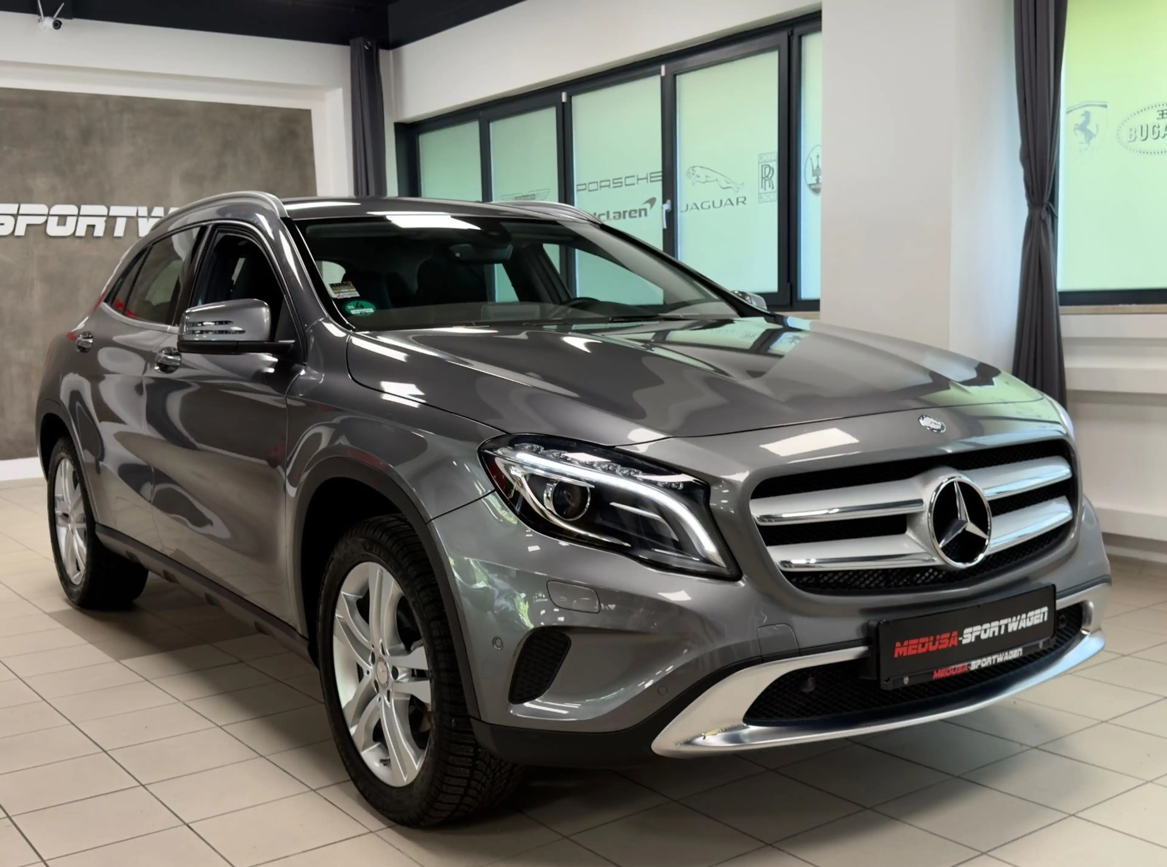 Mercedes-Benz GLA 180 AUT. NUR 13.397KM NAVI XENON TOPZUSTAND! — photo 7