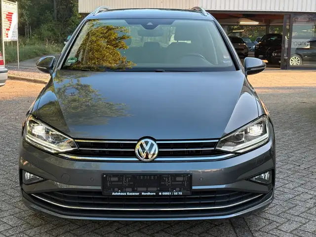 Volkswagen Golf view 3