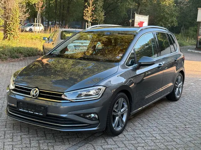 Volkswagen Golf view 2