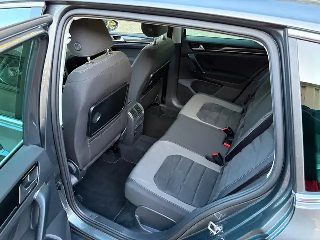 Volkswagen Golf view 11