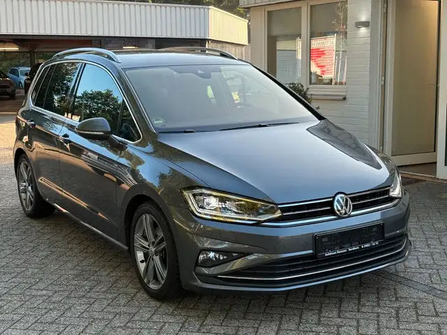Volkswagen Golf view 4