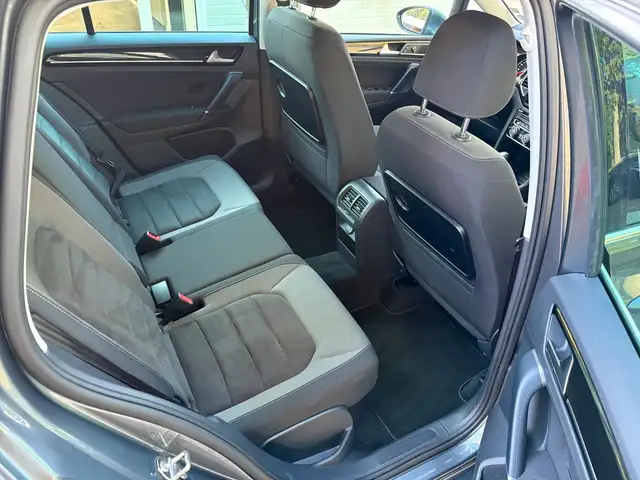 Volkswagen Golf view 12