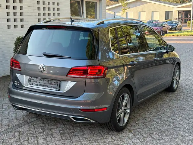 Volkswagen Golf view 5
