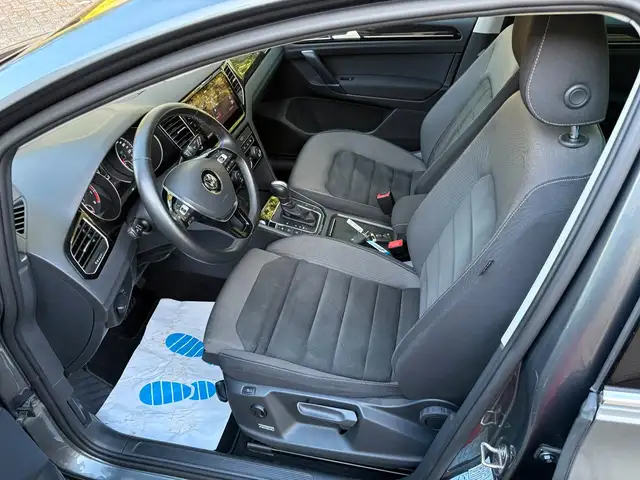 Volkswagen Golf view 9