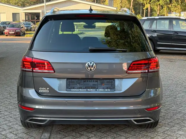 Volkswagen Golf view 6