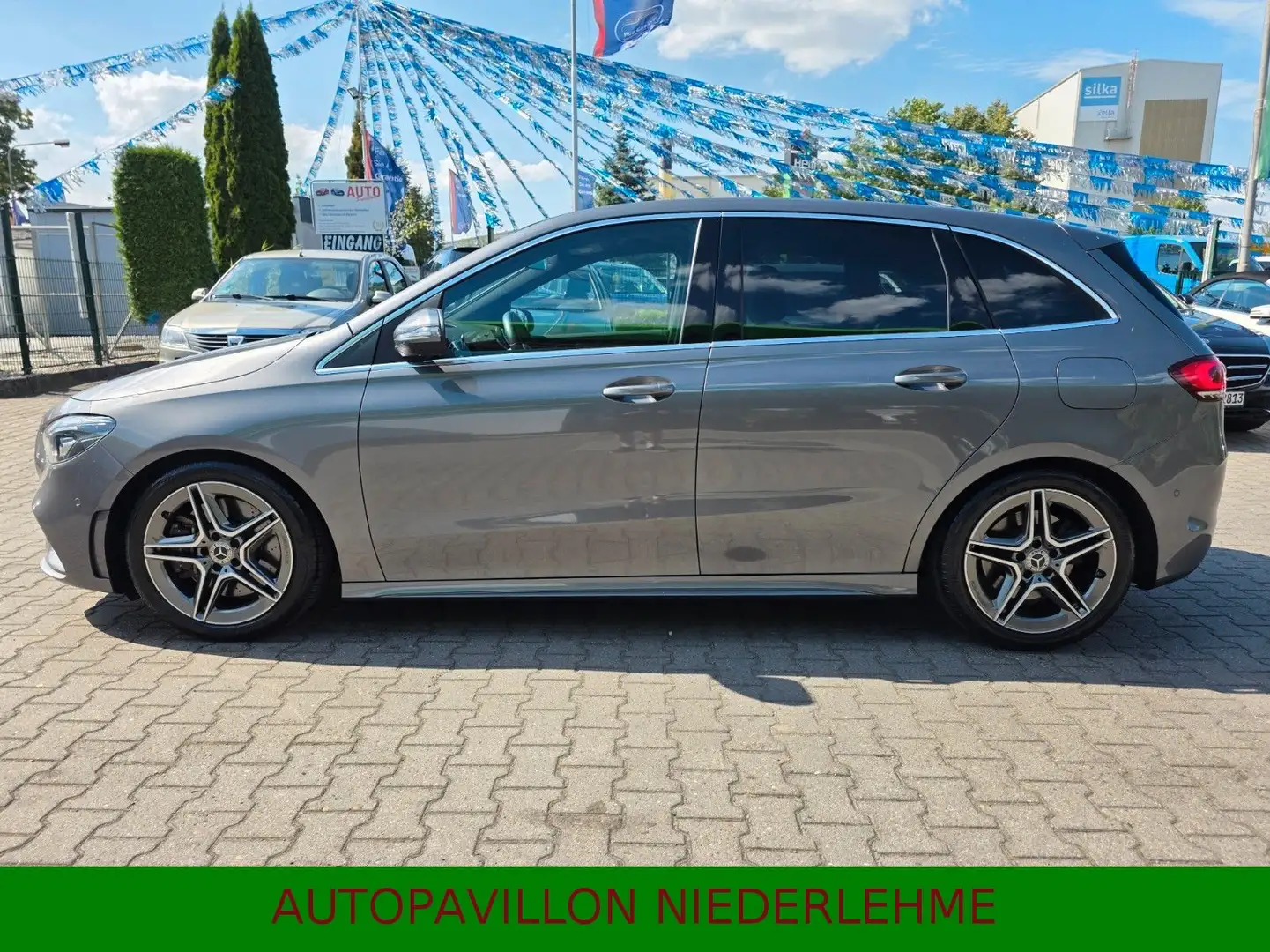 Mercedes-Benz B 250 4MATIC*AMG*LED*Navi*Bluetooth*Memory* Grau - 1
