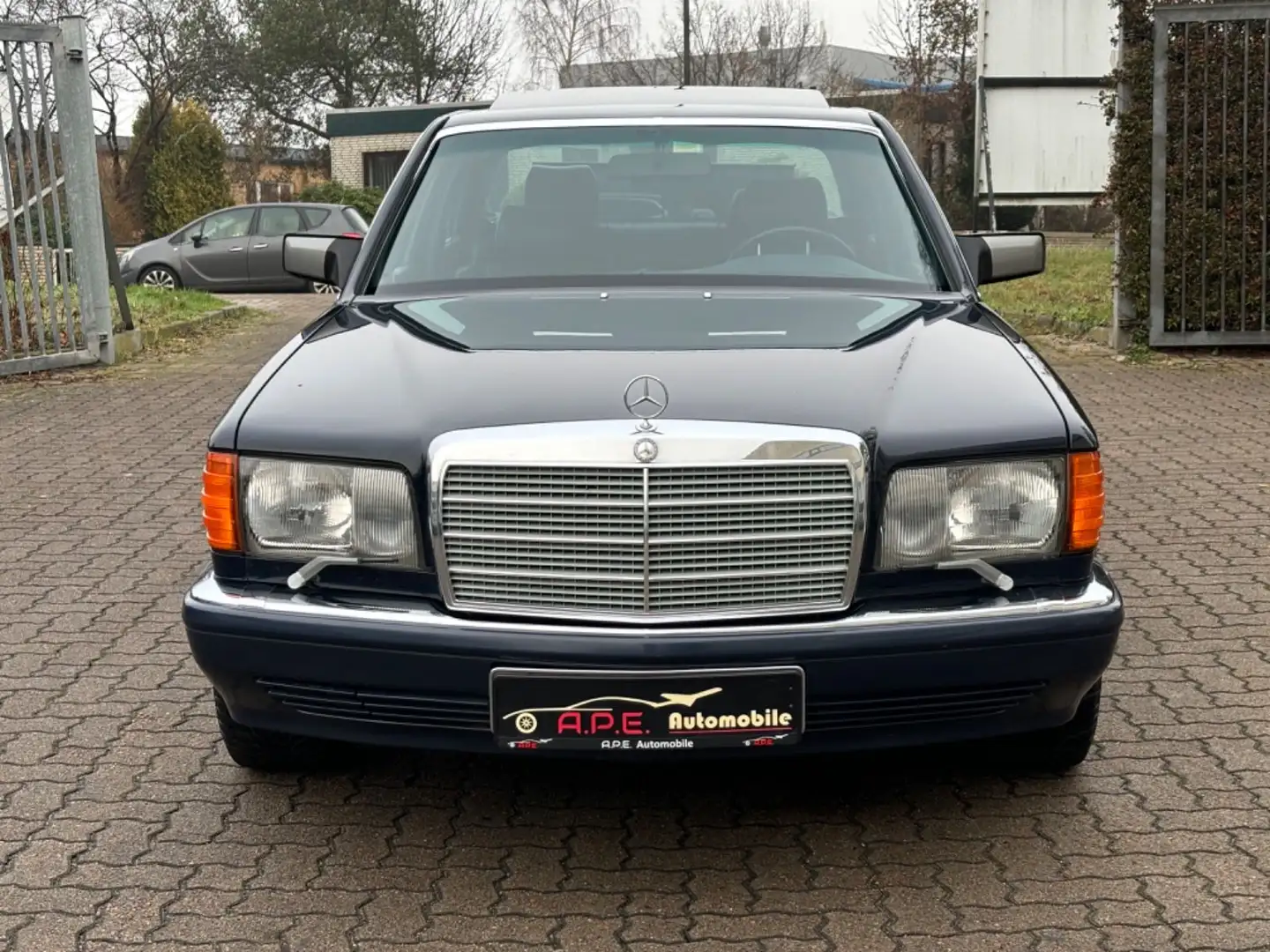 Mercedes-Benz 560 SEL W126 VOLL. H - ZUl. ROSTFREI Bleu - 2