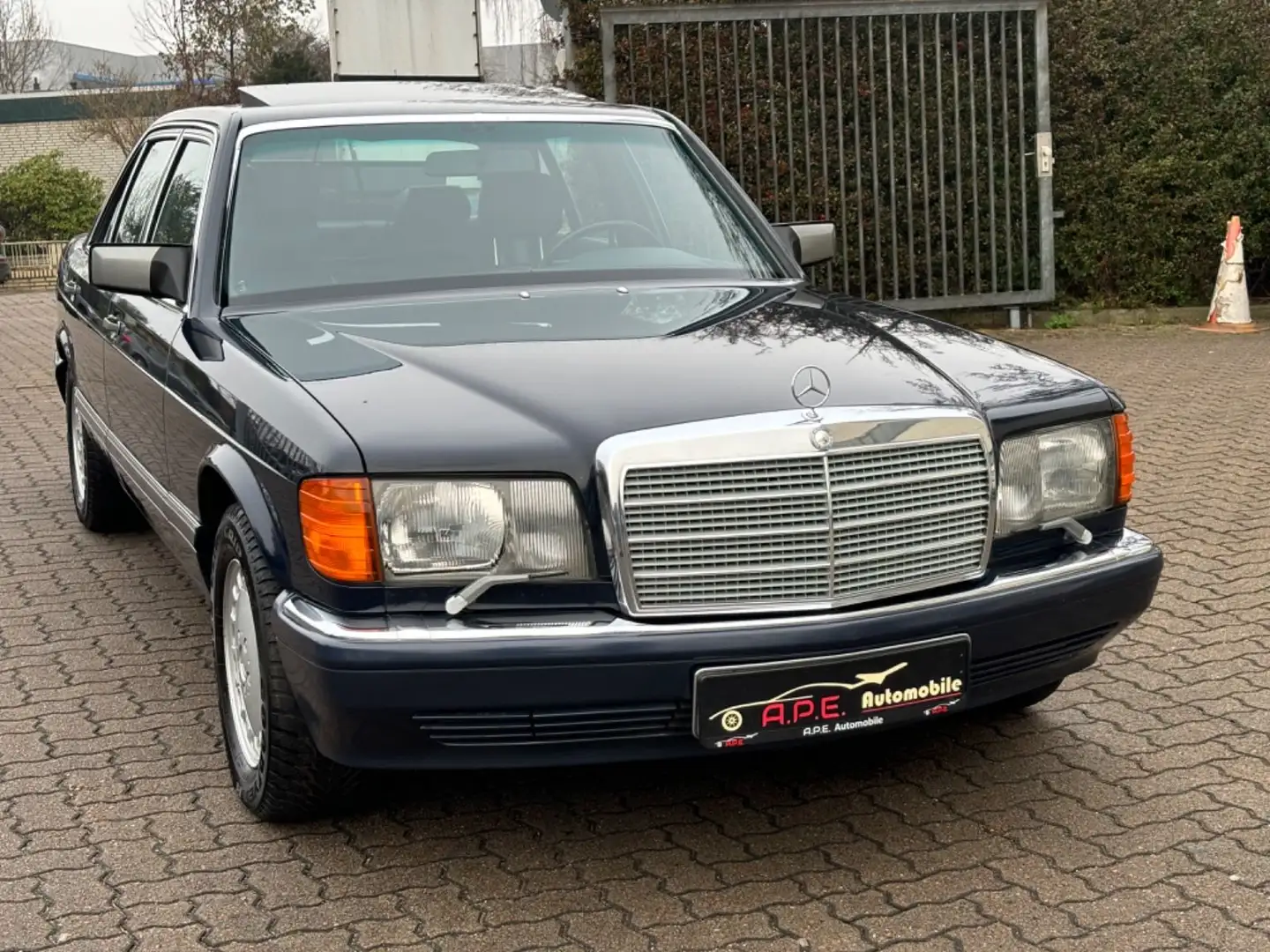 Mercedes-Benz 560 SEL W126 VOLL. H - ZUl. ROSTFREI Bleu - 1