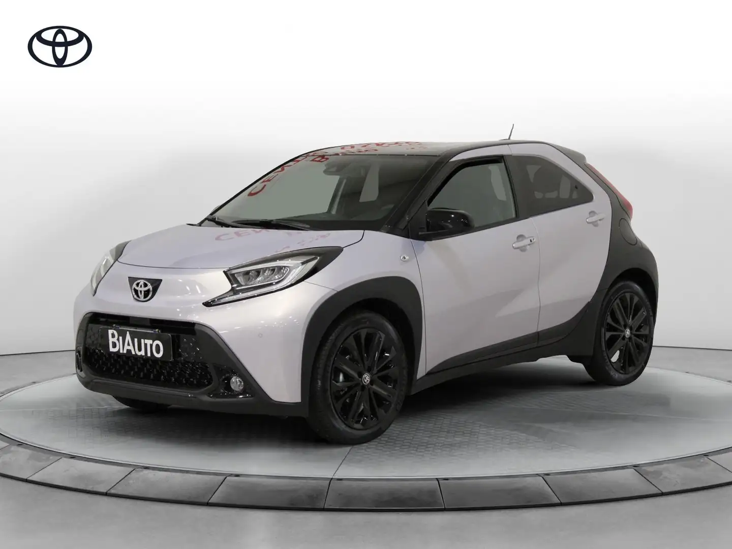 Toyota Aygo X 1.0 VVT-i 72 CV 5 porte JBL Special Edition Plateado - 1