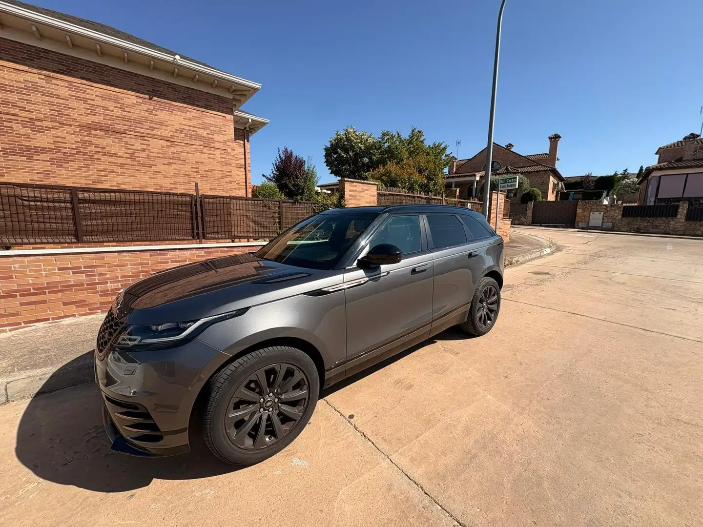 Land Rover Range Rover Velar Range Rover Velar 2.0D Standard 4WD Aut. 240 Standard Gris - 1