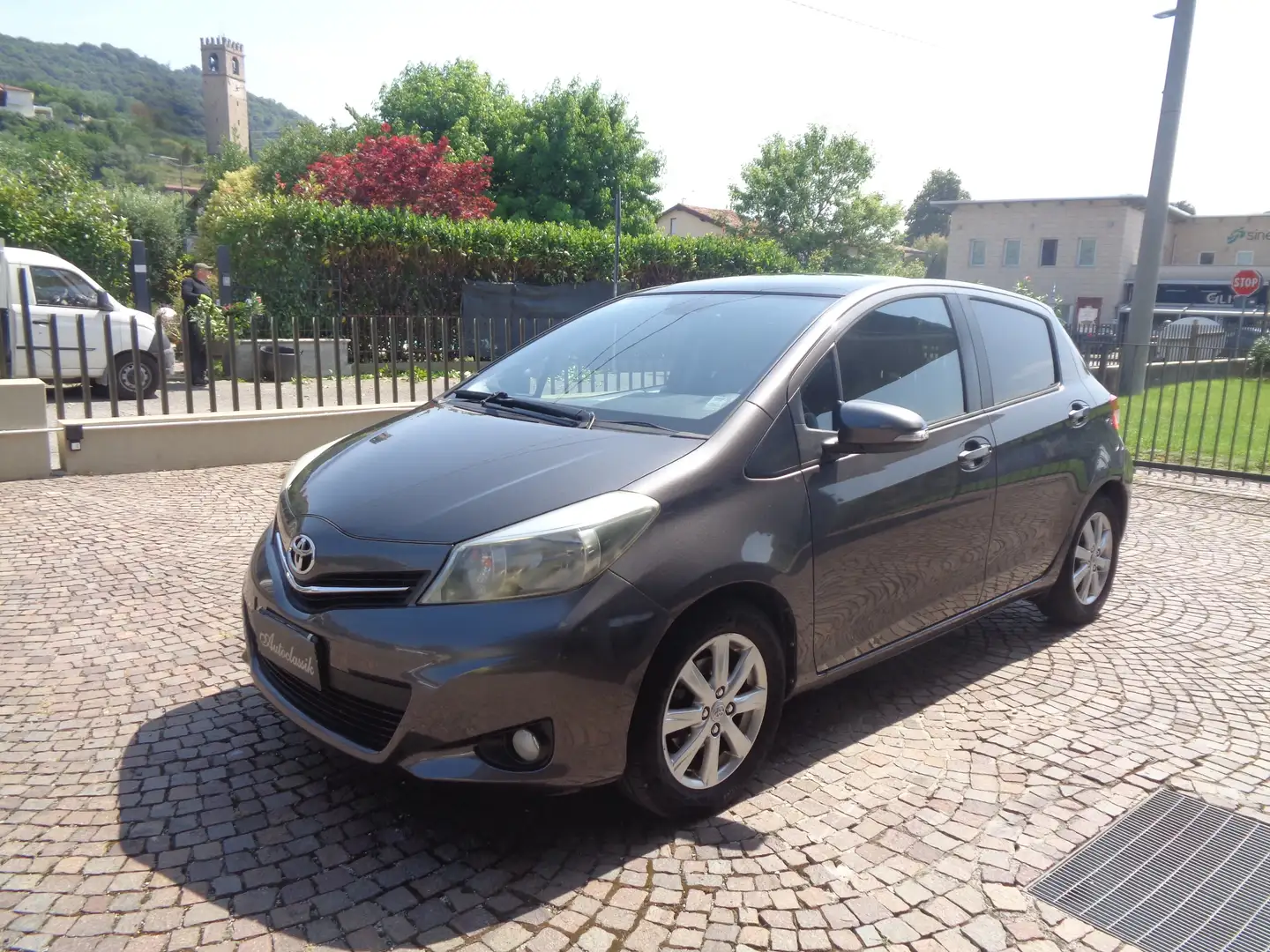 Toyota Yaris 5p 1.4 d-4d Lounge  NAVI TELECAMERA  EURO 5 B Grigio - 1
