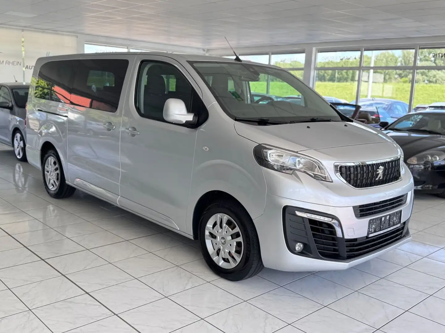 Peugeot Traveller BlueHDi+9-Sitzer+Navi+Tempomat+TOP! Stříbrná - 1