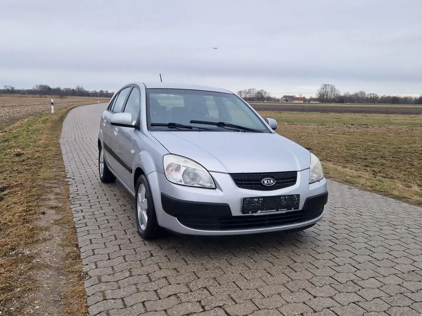 Kia Rio Rio 1.4 EX Silber - 1