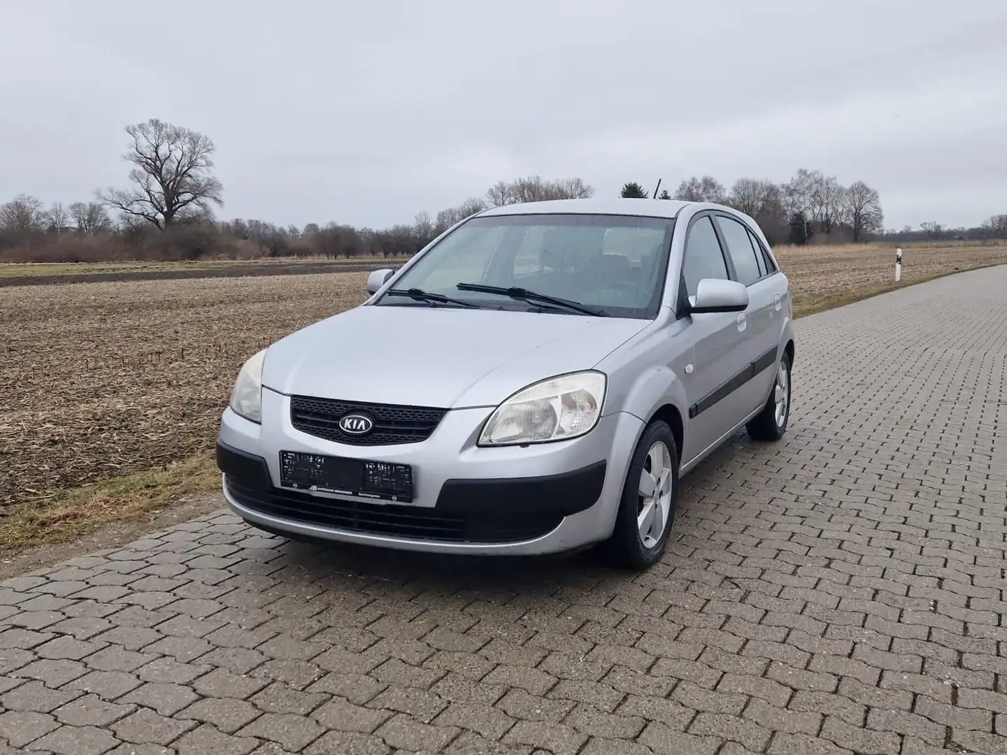 Kia Rio Rio 1.4 EX Silber - 2