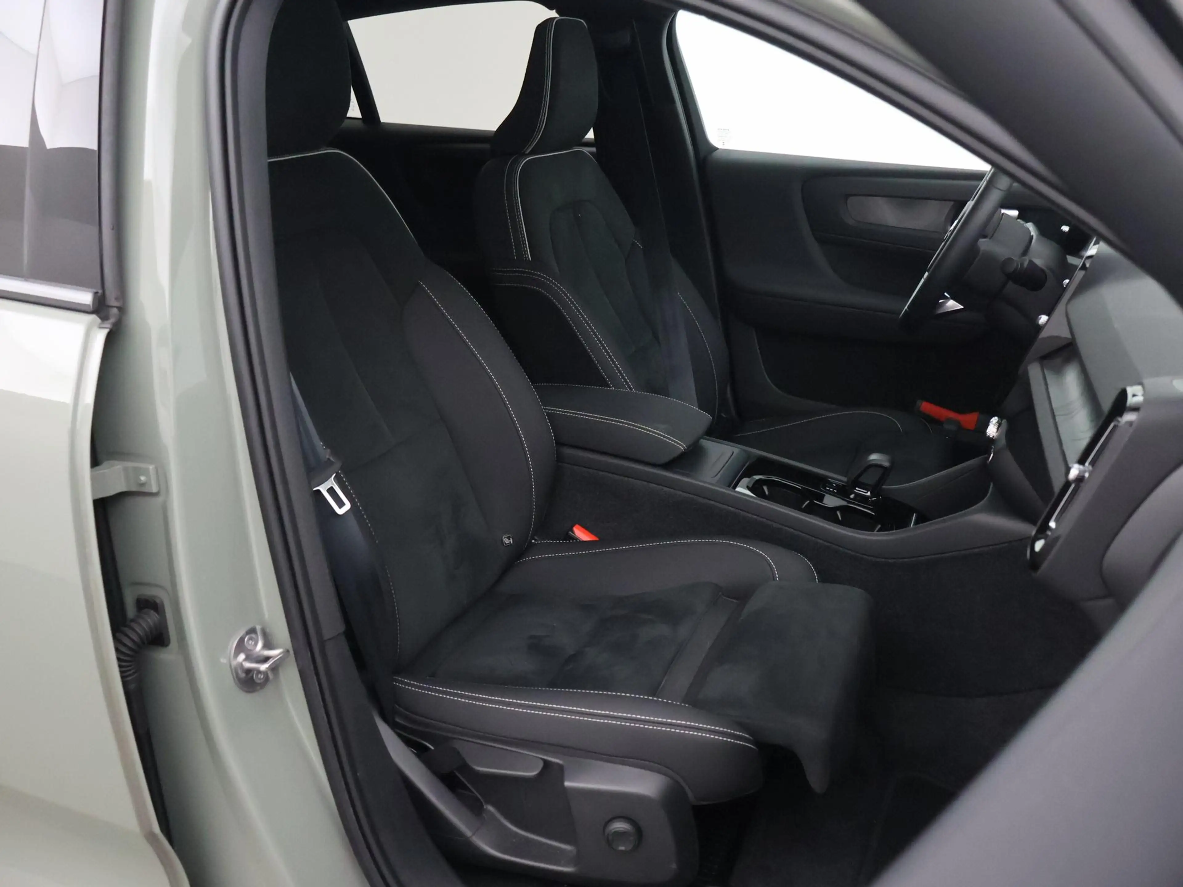 Volvo C40 SINGLE MOTOR EXTENDED RANGE PLUS 82 kWh 97% SOH + — photo 4