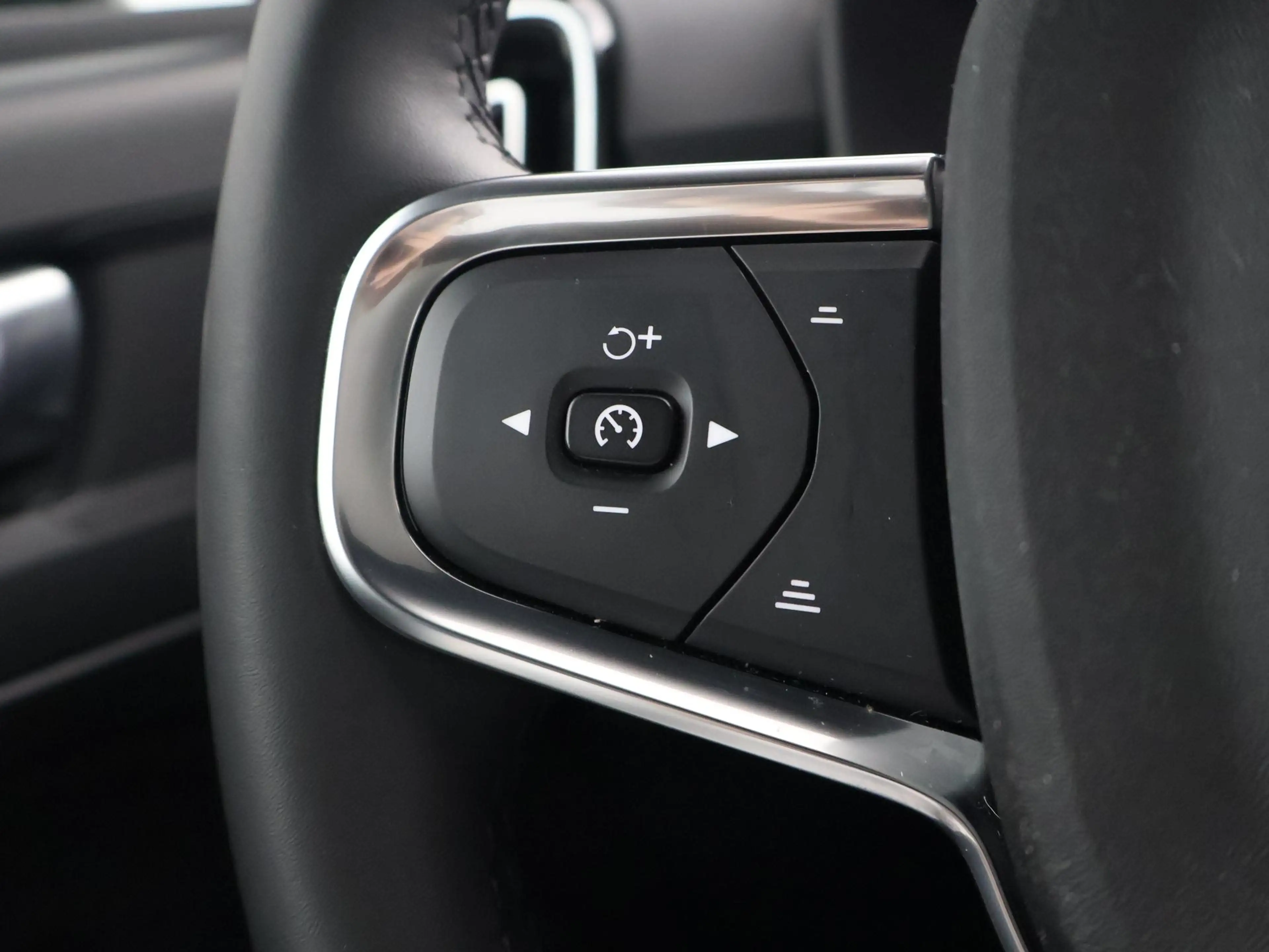 Volvo C40 SINGLE MOTOR EXTENDED RANGE PLUS 82 kWh 97% SOH + — photo 27