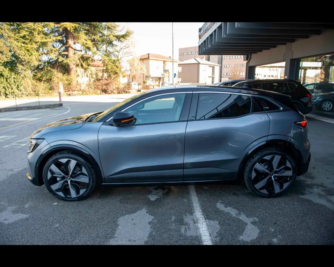 Renault Megane E-Tech techno MY24 220cv comfort range Gris - 2