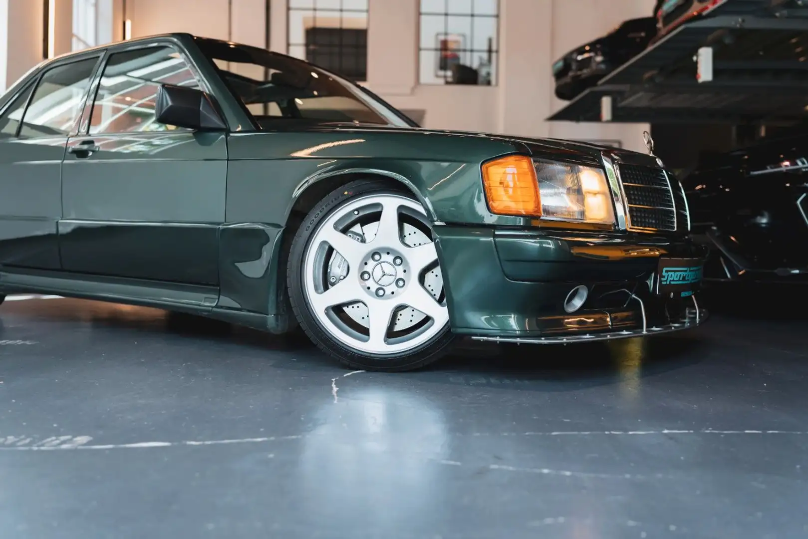 Mercedes-Benz 190 E 2.3 *V8 AMG UMBAU / EVO KIT / TRACK TOOL* Vert - 2