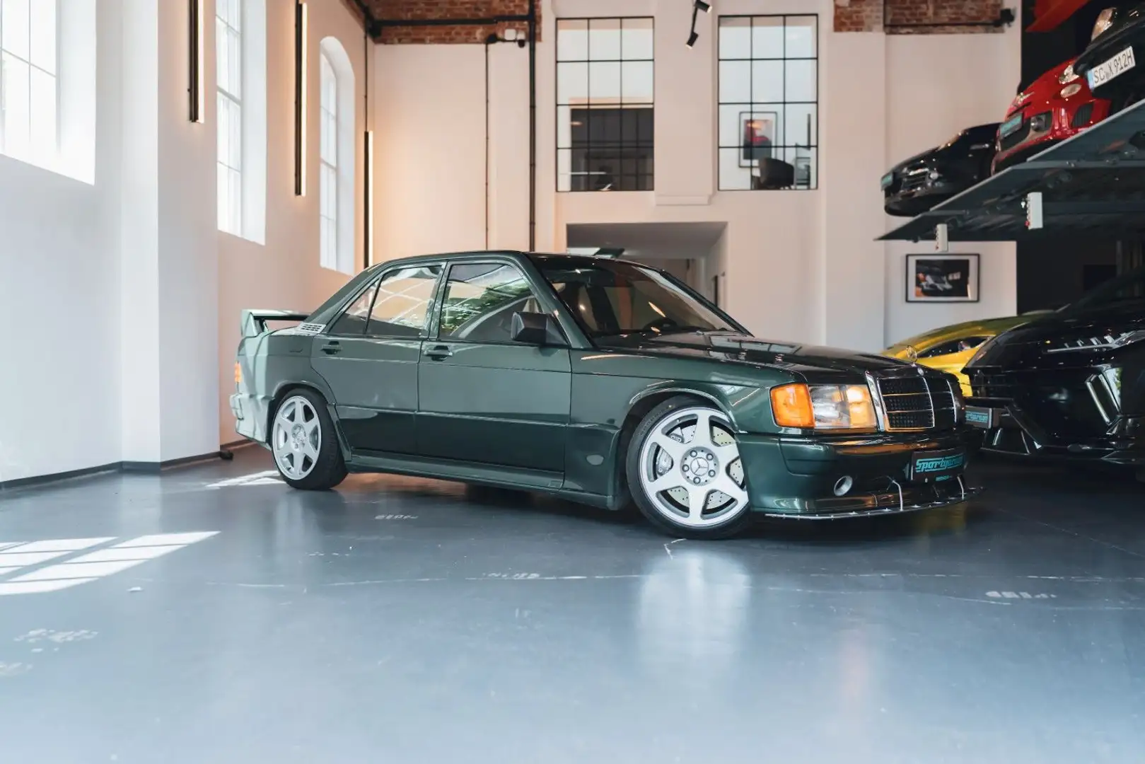 Mercedes-Benz 190 E 2.3 *V8 AMG UMBAU / EVO KIT / TRACK TOOL* Vert - 1
