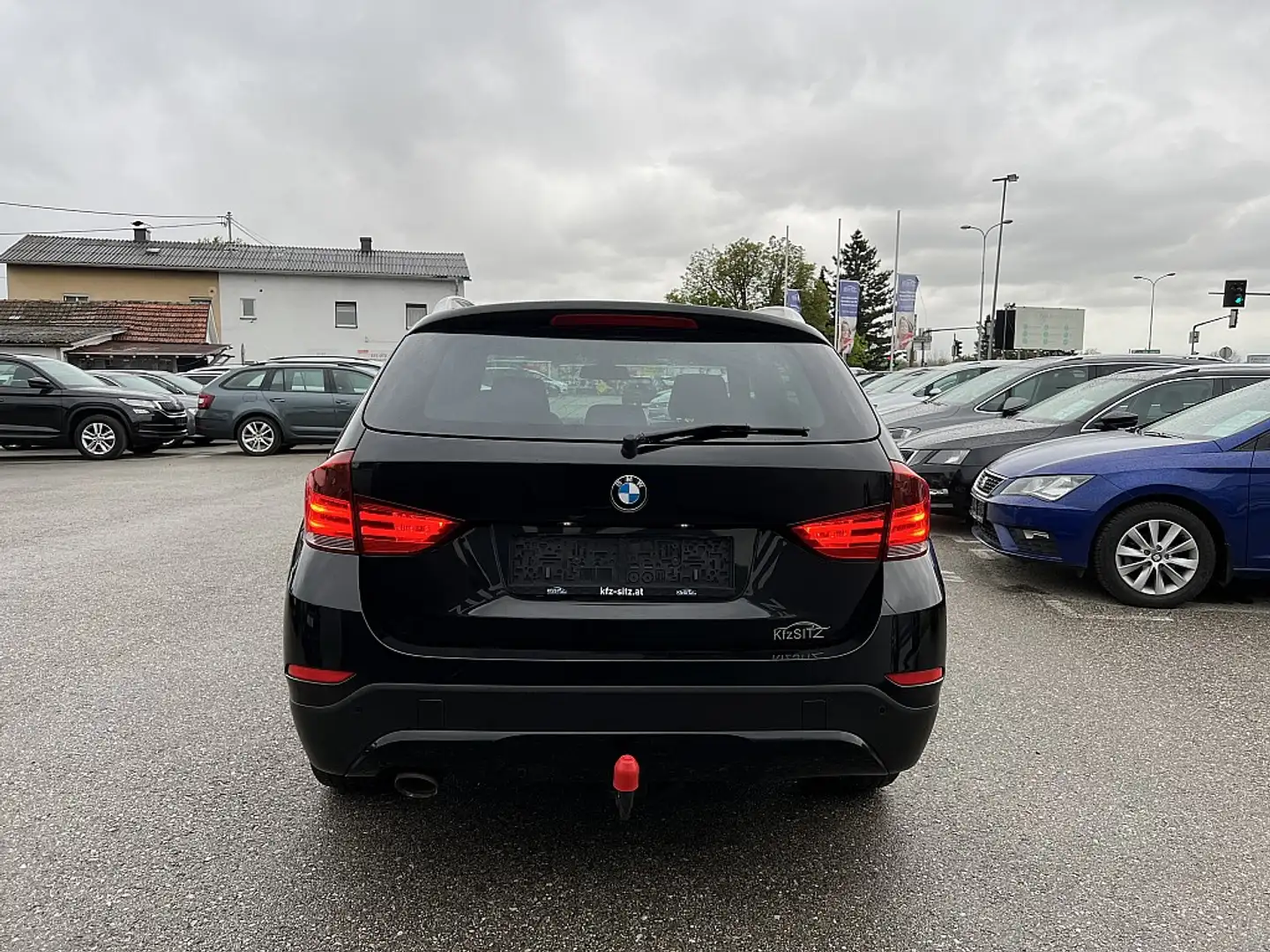 BMW X1 X1 xDrive18d Österreich Paket | 8x ALU/ALLRAD Fekete - 2