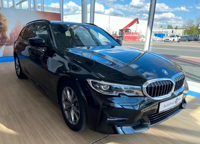 BMW 330 i Touring Sport Line Kamera Panorama DAB LED