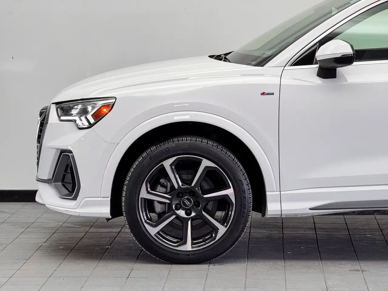 Audi Q3 снимка Audi Q3