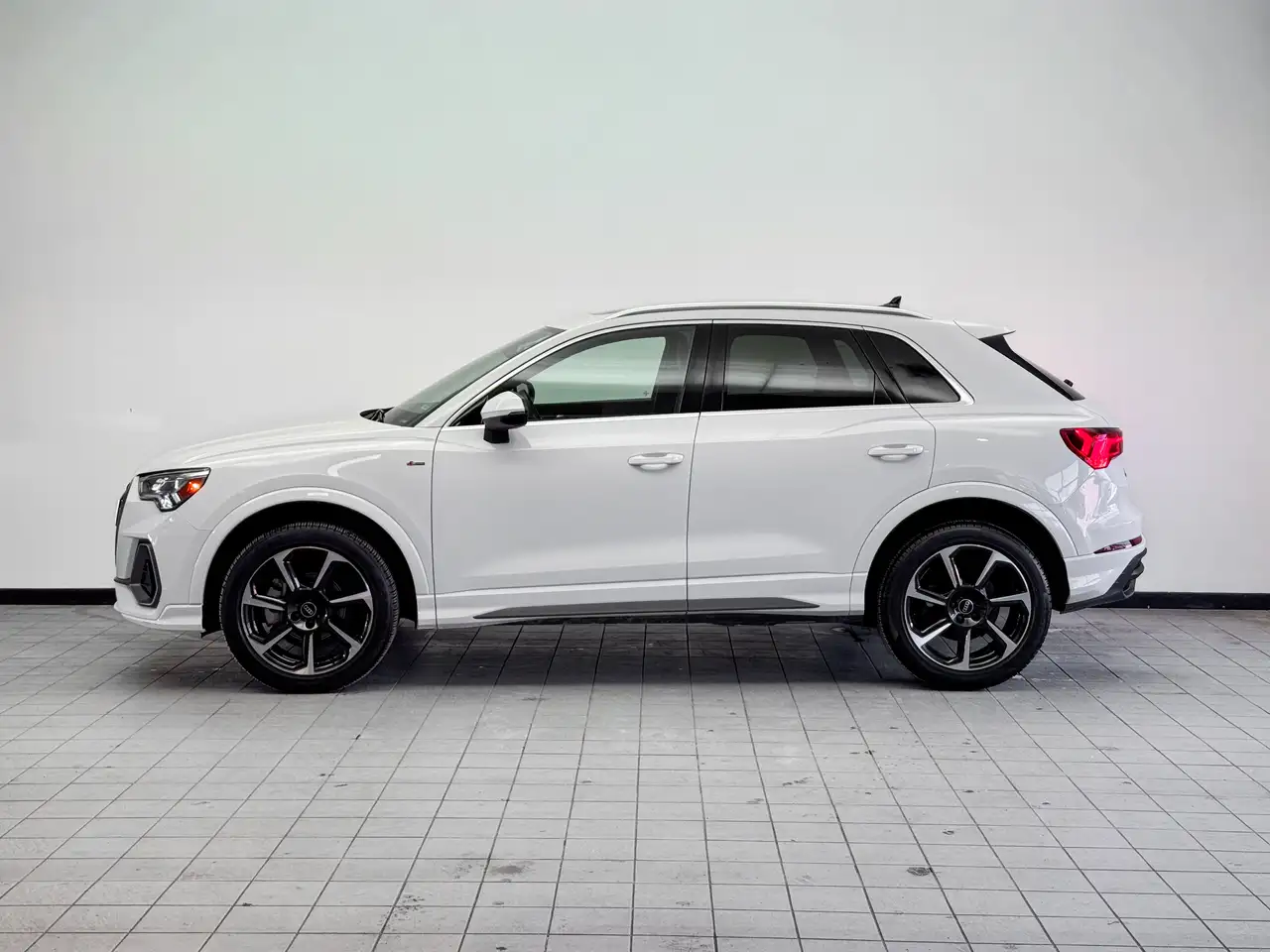 Audi Q3 снимка Audi Q3