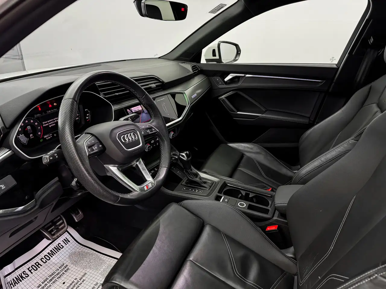 Audi Q3 снимка Audi Q3