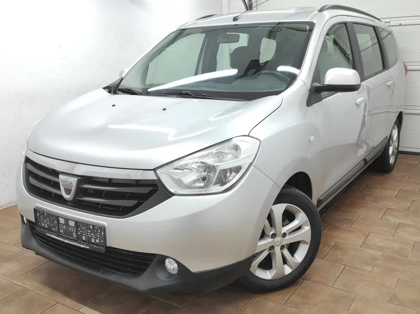 Dacia Lodgy 1.2 NAVI KLIMA EURO-5 PDC SHZ ESPTEMP BC PRESTIGE Grau - 1