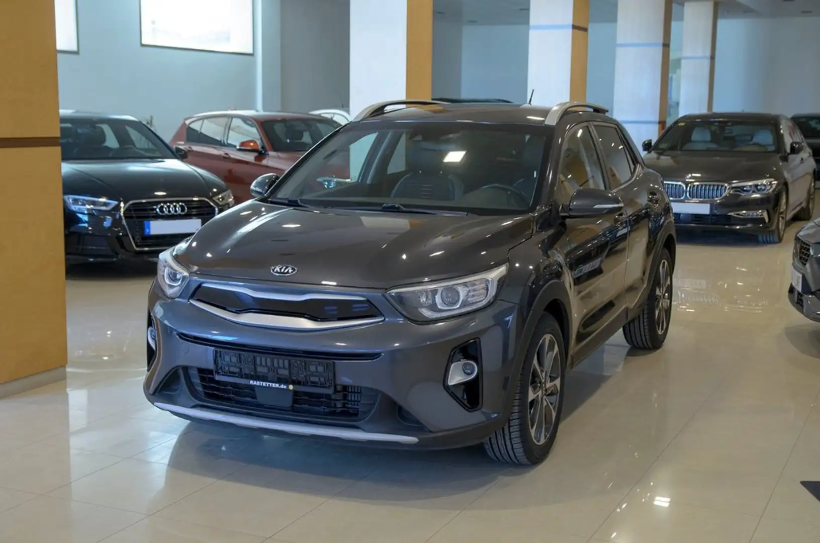 Kia Stonic 1.6CRDi VGT Eco-Dynamic Drive 110 Gris - 1