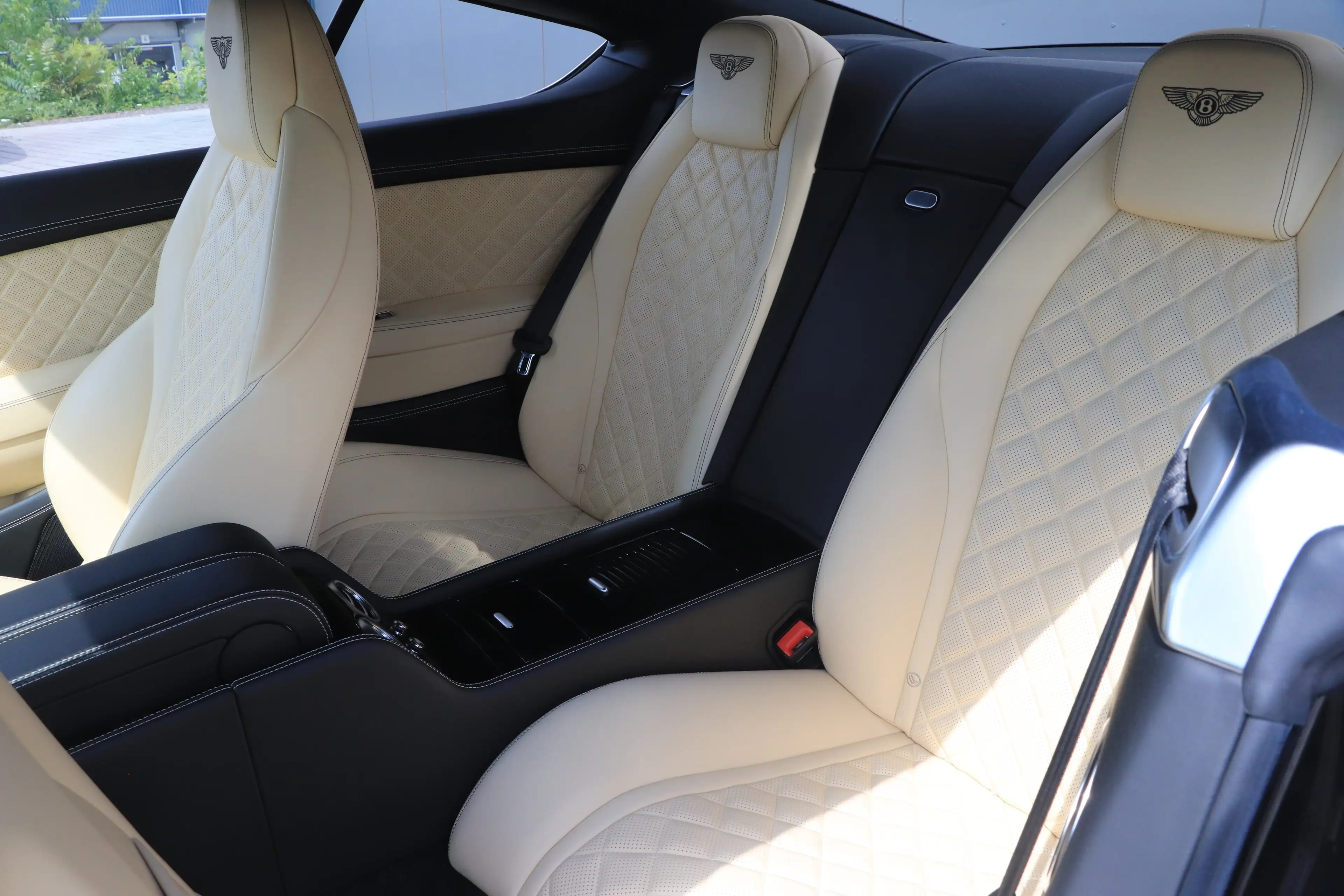 Bentley Continental GT — photo 15