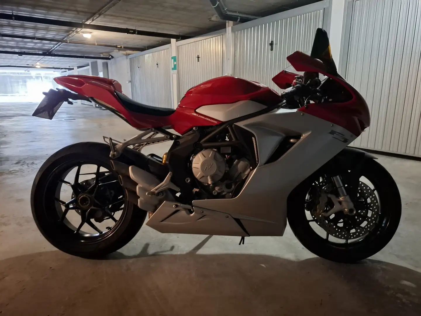 MV Agusta F3 Rosso - 1