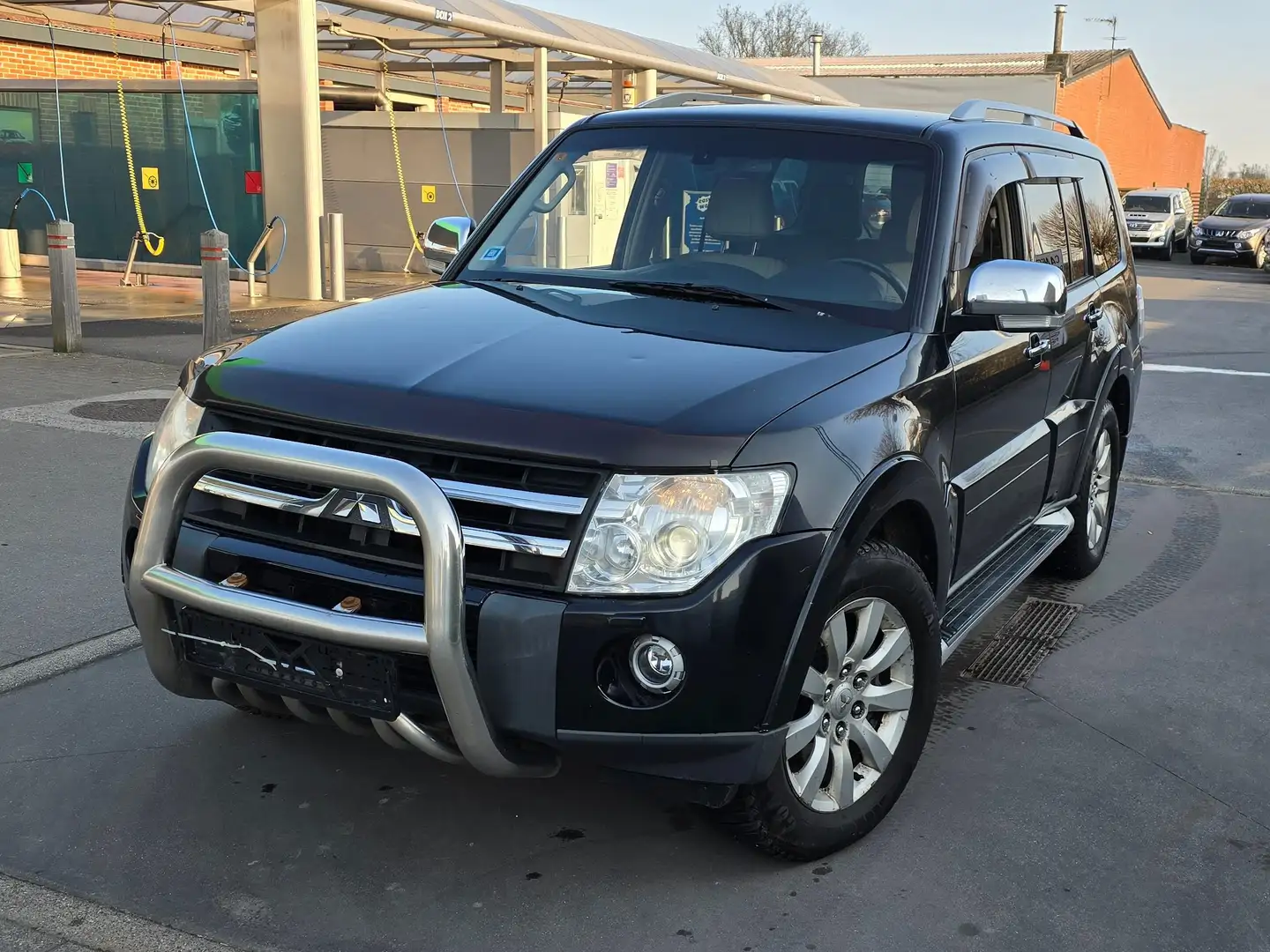 Mitsubishi Pajero Pajero 3.2 DI-D Automatik Edition only Afrika Чорний - 1
