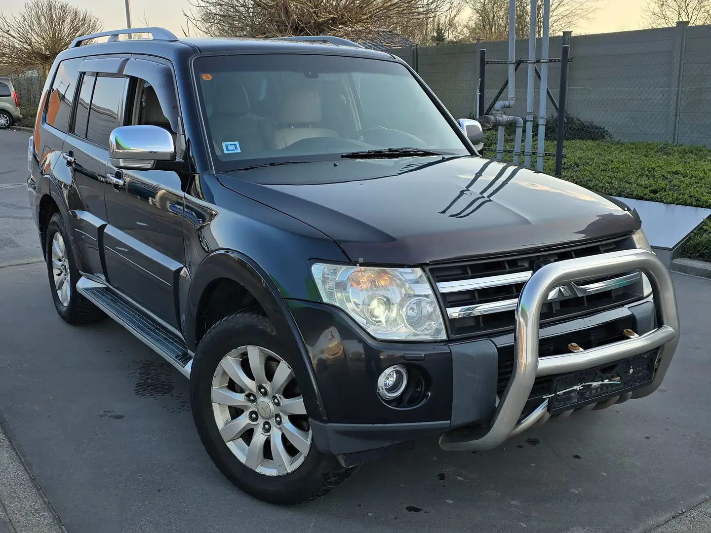 Mitsubishi Pajero Pajero 3.2 DI-D Automatik Edition  only Afrika Zwart - 2