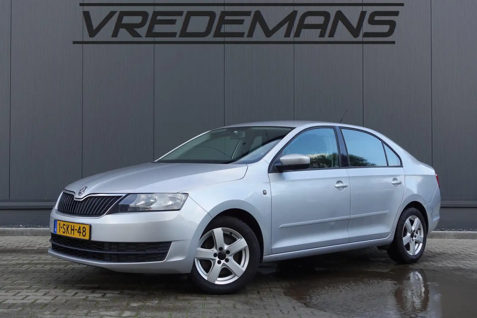 Skoda Rapid/Spaceback 1.4 TSI Greentech Elegance AUTOMAAT Grijs - 1