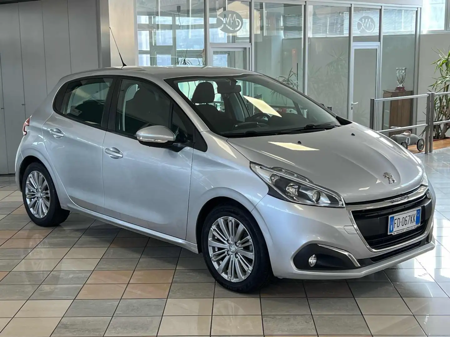 Peugeot 208 1° serie BlueHDi 75 5 porte Allure Zilver - 2