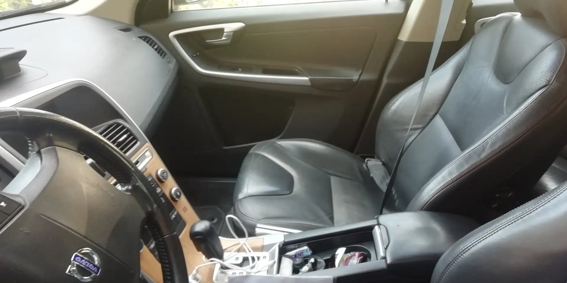 Volvo XC60 XC60 I 2008 2.4 d5 Momentum Czarny - 2