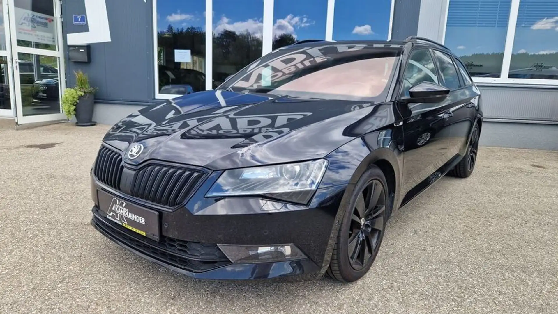 Skoda Superb Kombi 2,0 TDI Sportline DSG Schwarz - 1