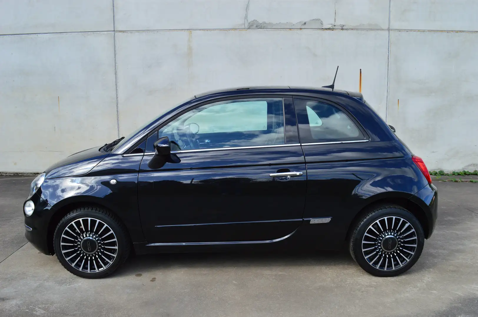 Fiat 500 Lounge 1.2i 70Pk / NAVI / PANO / AIRCO Zwart - 2