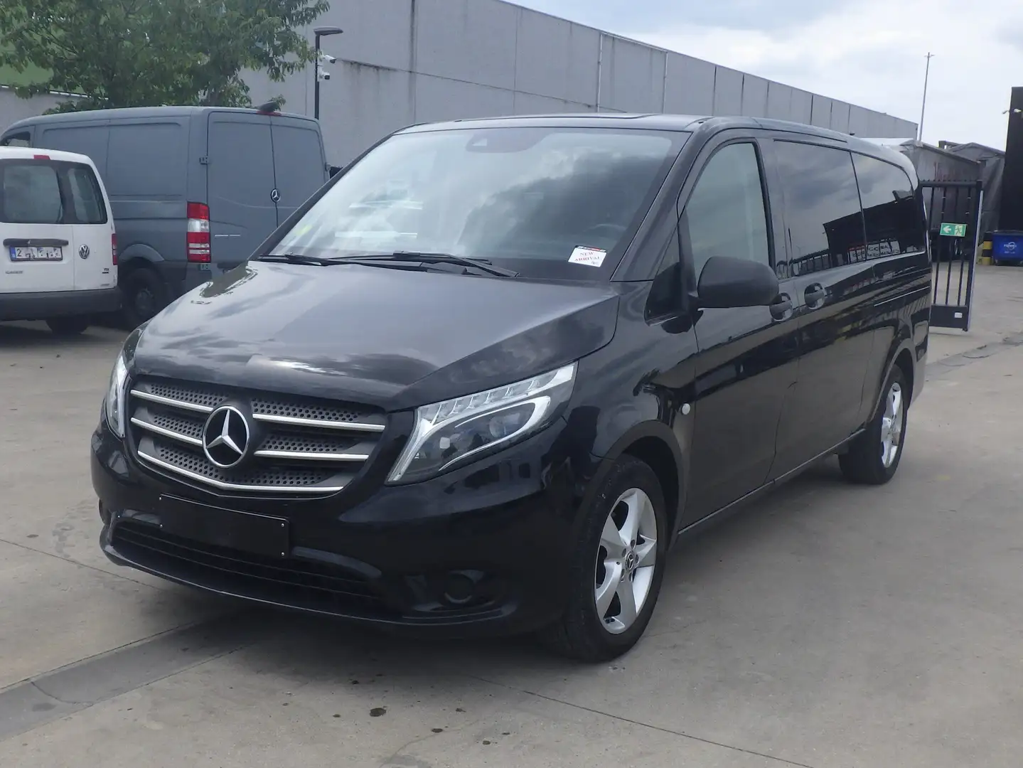 Mercedes-Benz Vito Tourer (Stock ID 09416) Noir - 1
