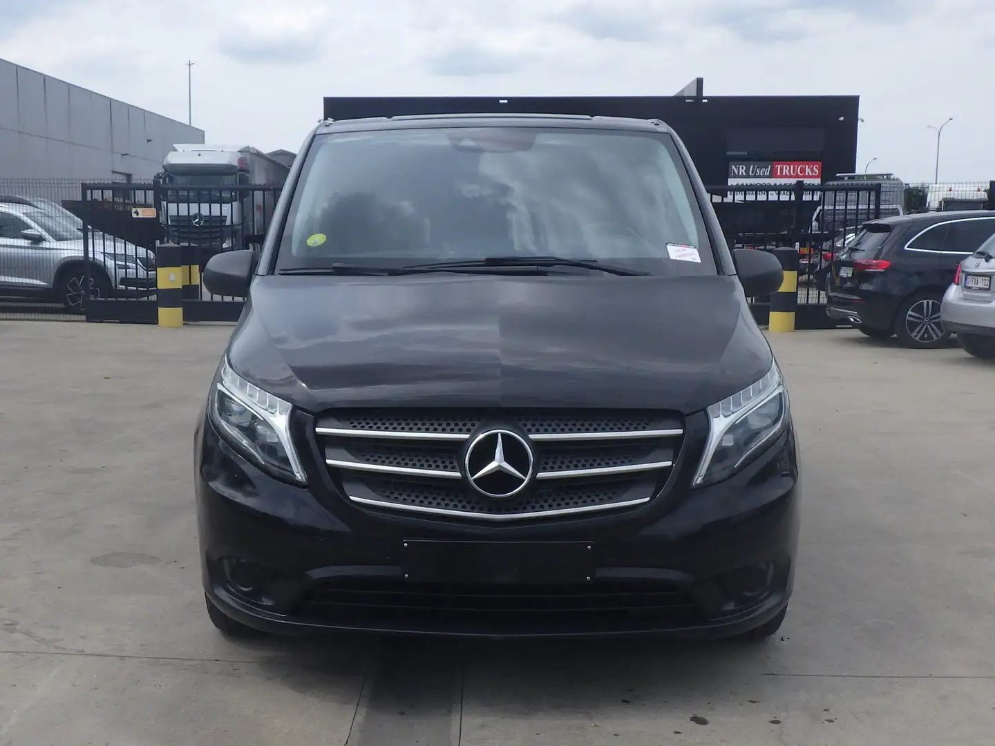 Mercedes-Benz Vito Tourer (Stock ID 09416) Noir - 2