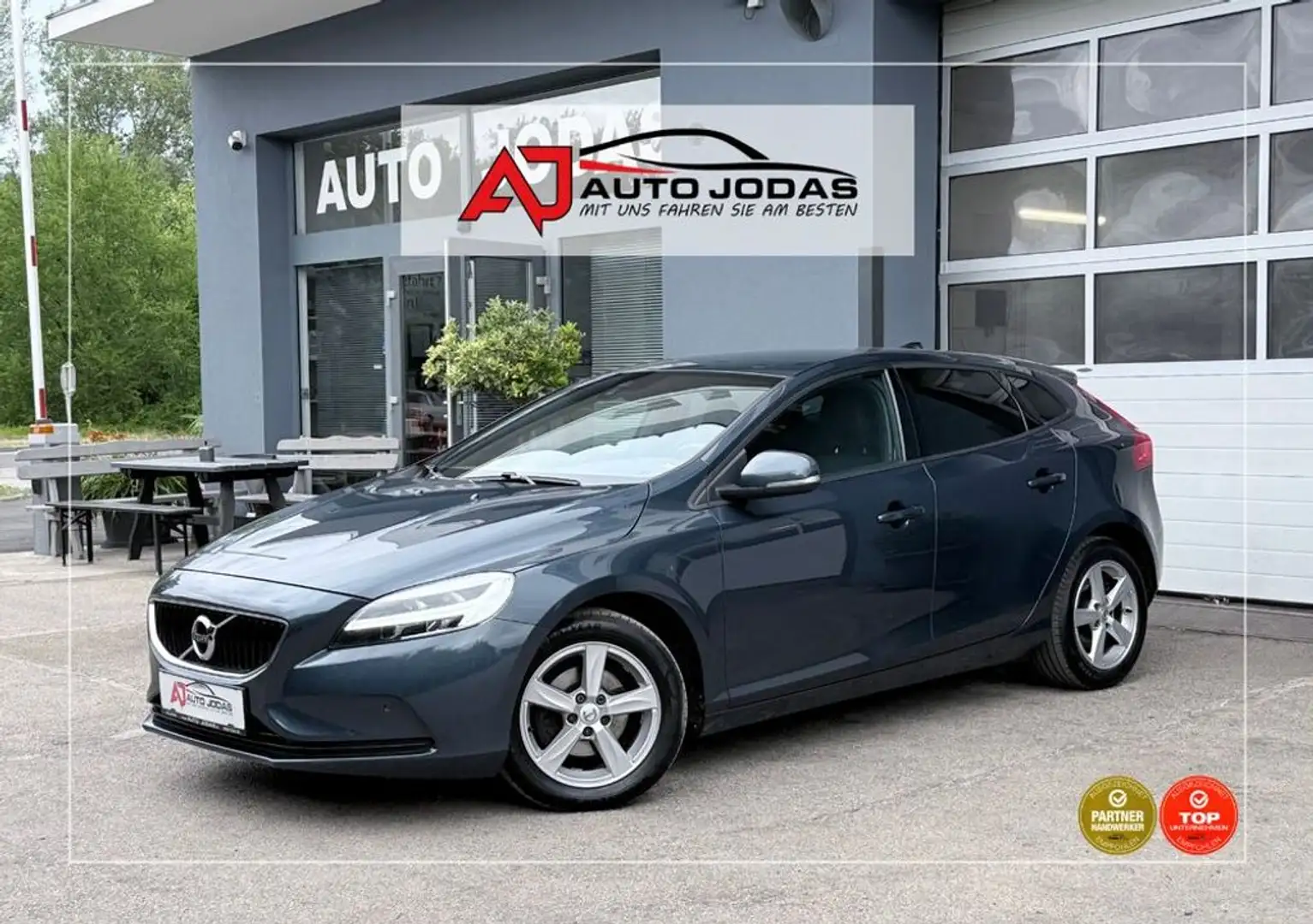 Volvo V40 T2 Momentum 2.0 **Kamera/Navigation** Blau - 1