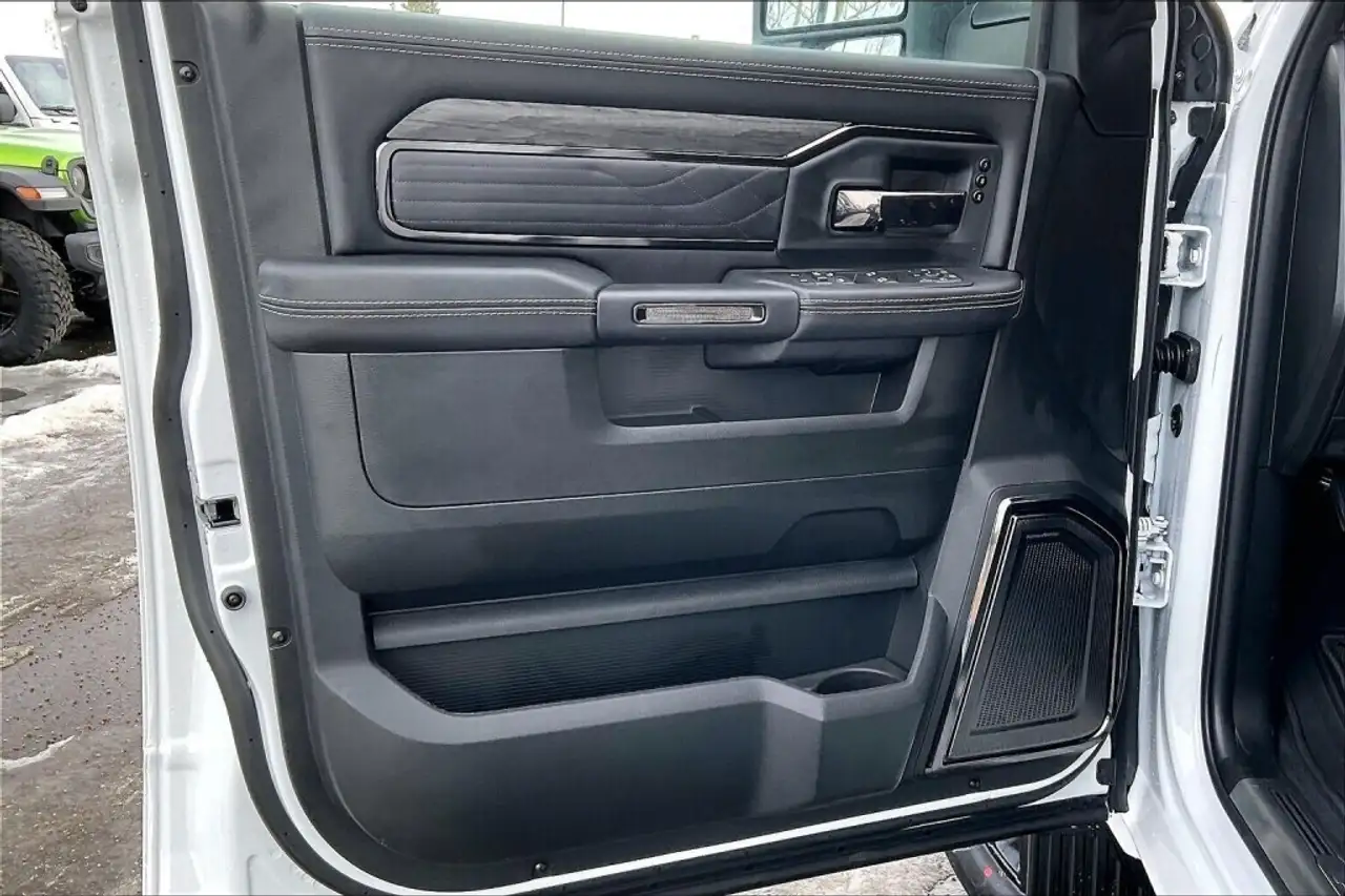 RAM 3500 снимка RAM 3500
